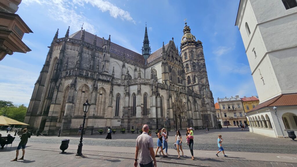 Dóm svaté Alžběty v Košicích, pohled zvenčí